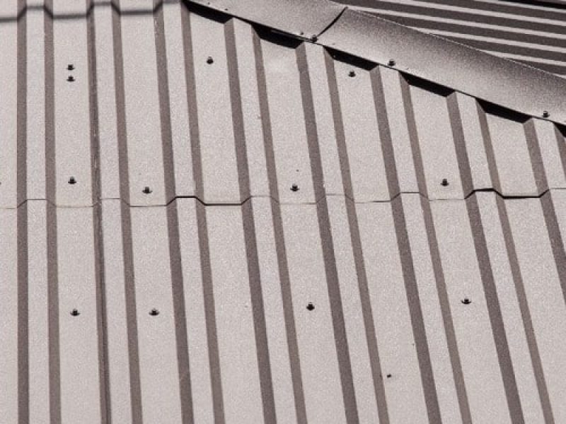 Metal roof covering of the house iron structure and architecture texture background. SSUCv3H4sIAAAAAAAACpyRwW7DIAyG75P2DhHnVqIkTbq9SrWDQ5wGjUIFpNNU9d1nIFScd4niz/Zv/+bx/tY0bASvJPtsHjGiWGm9+uAgKGsI893GHZoJXU3uru15DXBSwToFuoYjBLkYuCJBs2od8TMlmQ8QVo8+Tt+QhIAX0sjwJZFXPOe4KYmUpA5KMbarmF/HxArK4v/qzD9fxQ1c0MjftHBlxKFGyEbOuZR9/wR019oarJOylau7laBjQVsp3ZySylyqNhuWdPbSJu1qgosrvDZn2tobjDqeeCZNLHwB76l8KrwaJOmR7bWaY2xIBjZVNtFLxPDQikGcxLH/4Fz0w0GIrSC/3qJIJ61ThCiW32qqrau4ARuOM45DO+47wTv6zHJ/OvXH/dzzbpBzi7xDOvzzDwAA//8DALrpQxWYAgAA